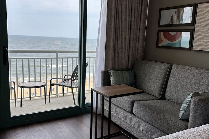Room 16 of 104