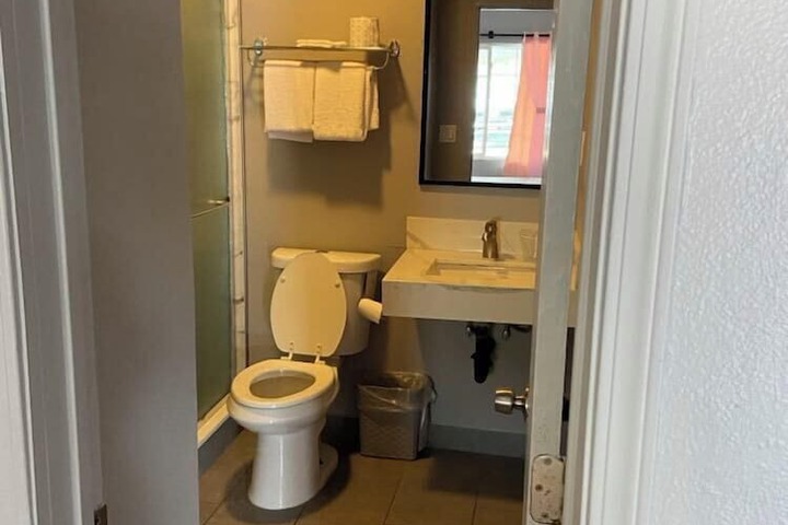 Room 27 of 28