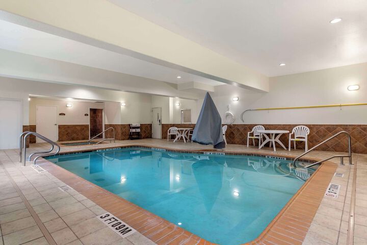 Pool 10 of 38
