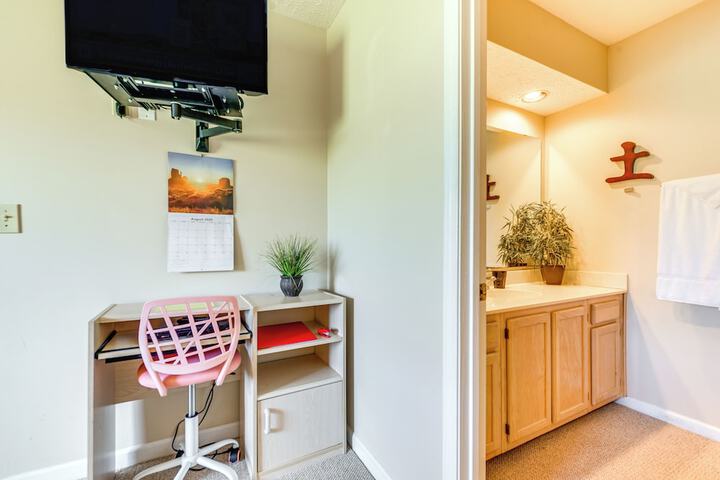 Little River Condo w / Pool Access: 5 Mi to Beach