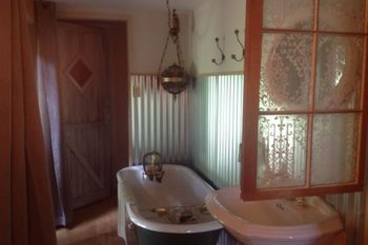 Columbia Gardens Winery and Grape Escape Guesthouse