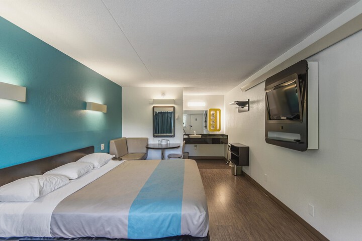 Room 17 of 25