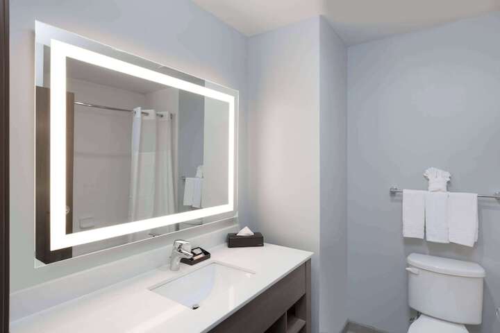 Room 9 of 28