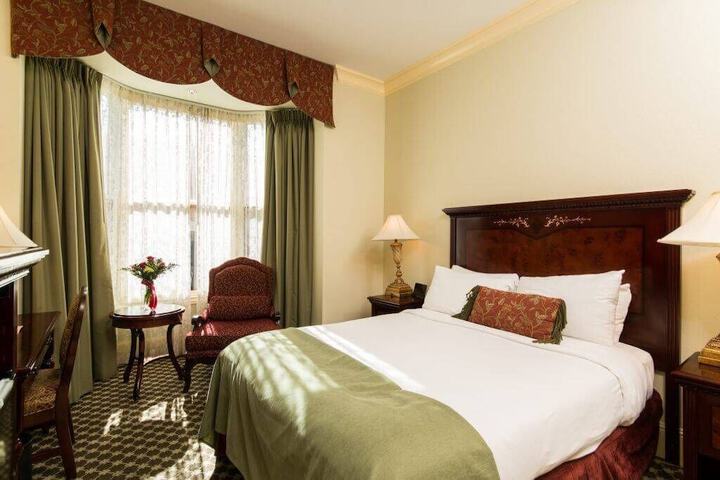 Room 15 of 28