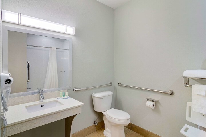 Room 9 of 17