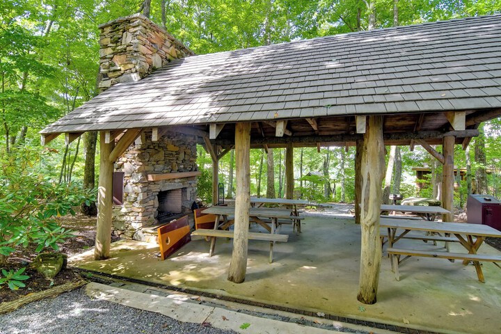 Scenic Views & Trail Access! Blue Ridge Mtns Condo