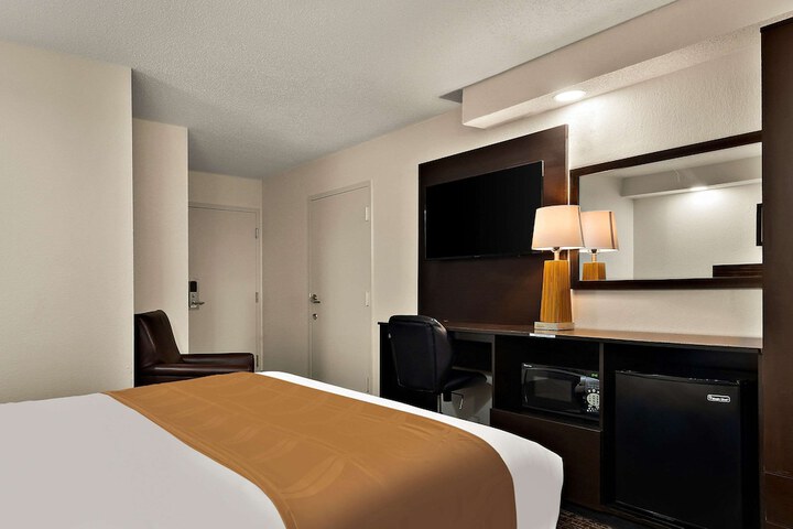 Room 25 of 31