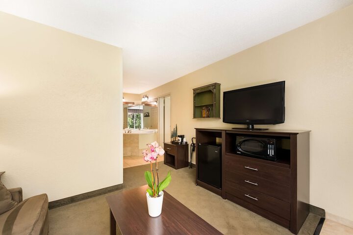 Room 8 of 24