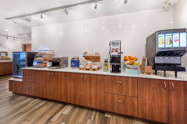 Best Western Plus 1000 Islands Hotel & Suites