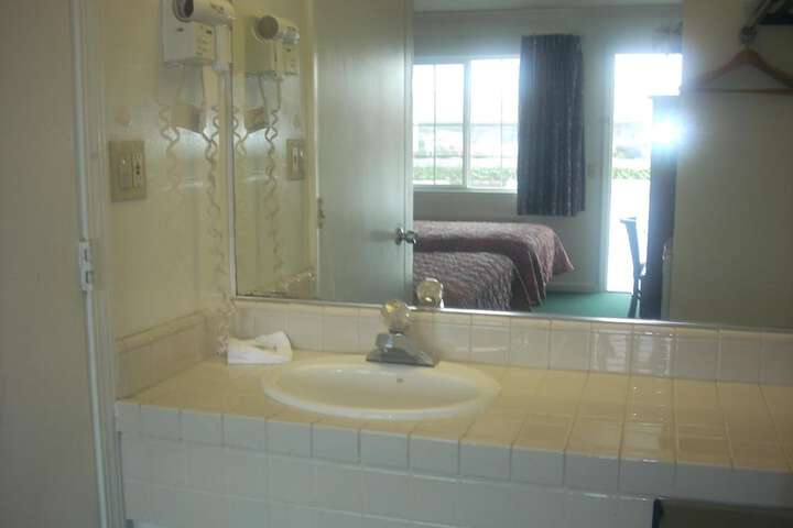 Room 21 of 34