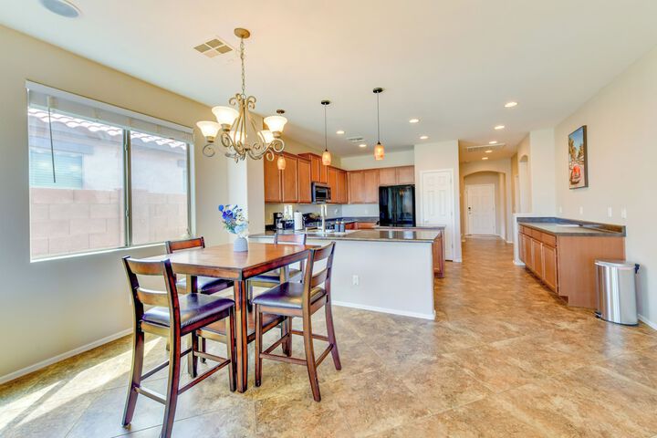 Near Parks & Golf: Maricopa Home w / Covered Patio!