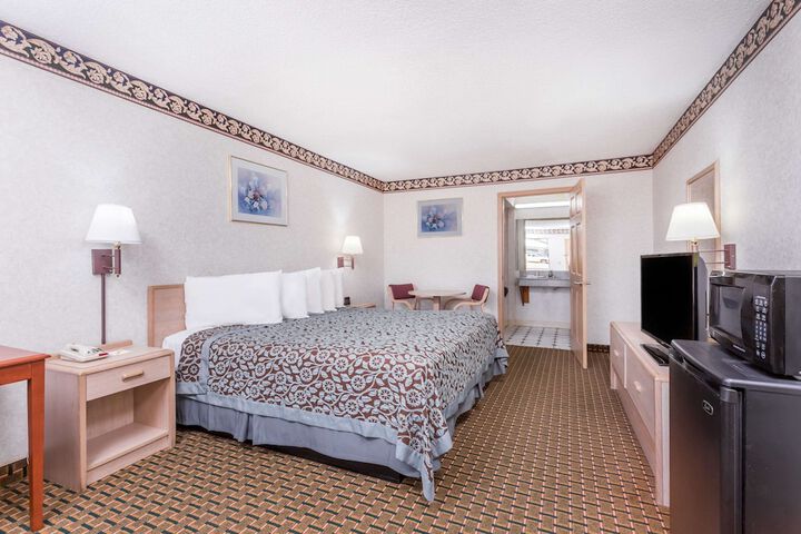Room 8 of 27