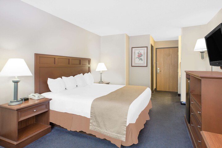 Room 7 of 16