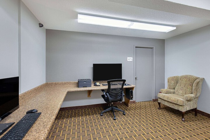 Business Center 36 of 36