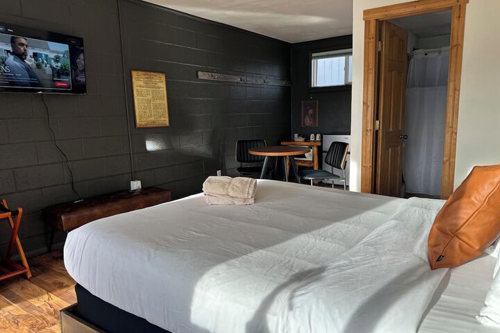 Elk Antler Inn