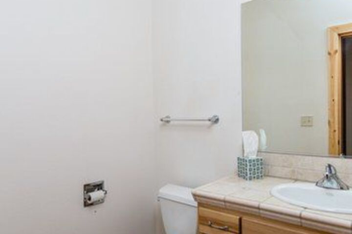 Spacious and Bright near Kings Beach by RedAwning