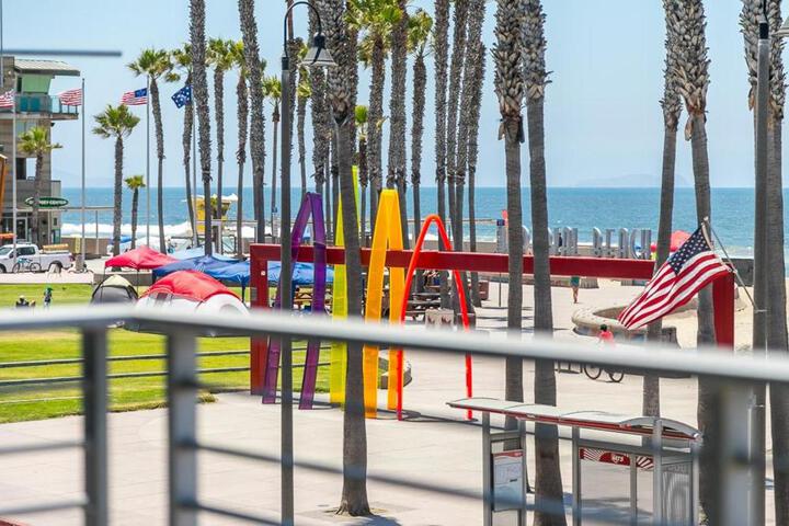 Ocean View 3 Bedrooms Condo just steps from the park, pier & water!