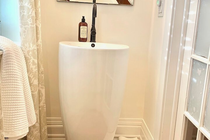 Room 14 of 28