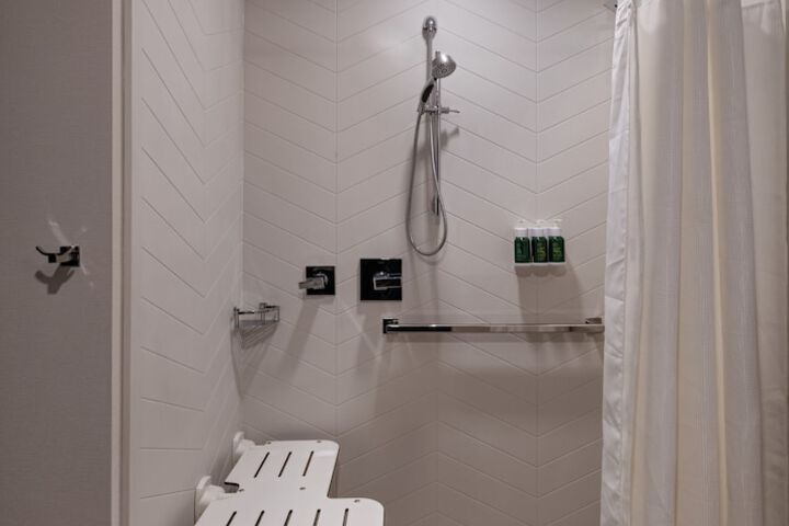 Room 10 of 20