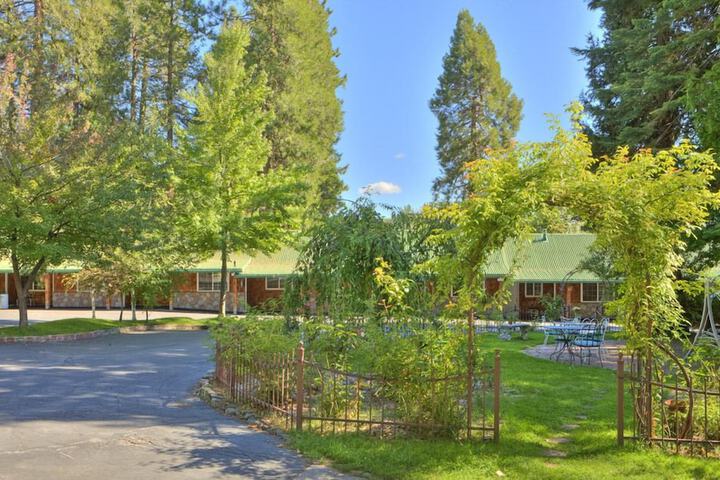 Strawberry Valley Inn