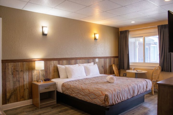 Colonial Inn Motel