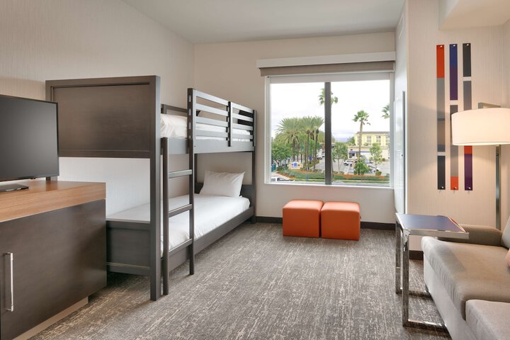 Room 11 of 40