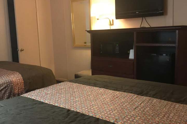 Redwood Inn