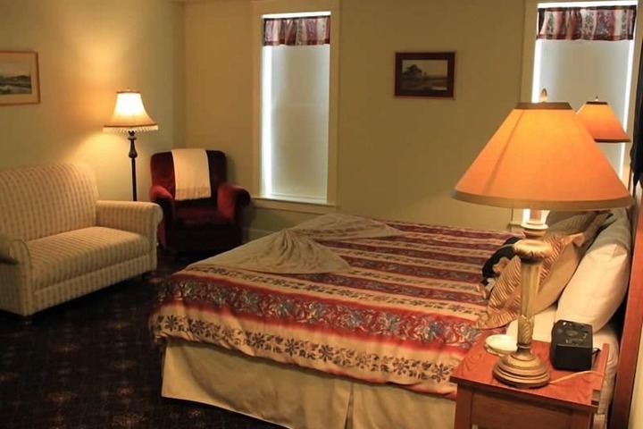 Room 6 of 13