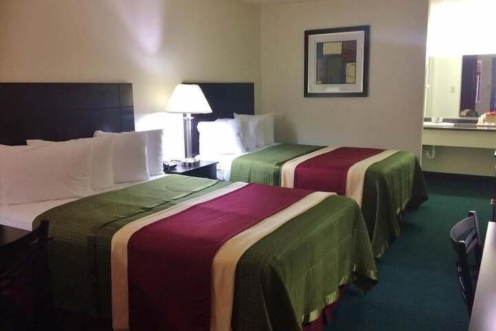 Travel Inn & Suites