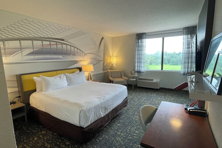 Room 7 of 8