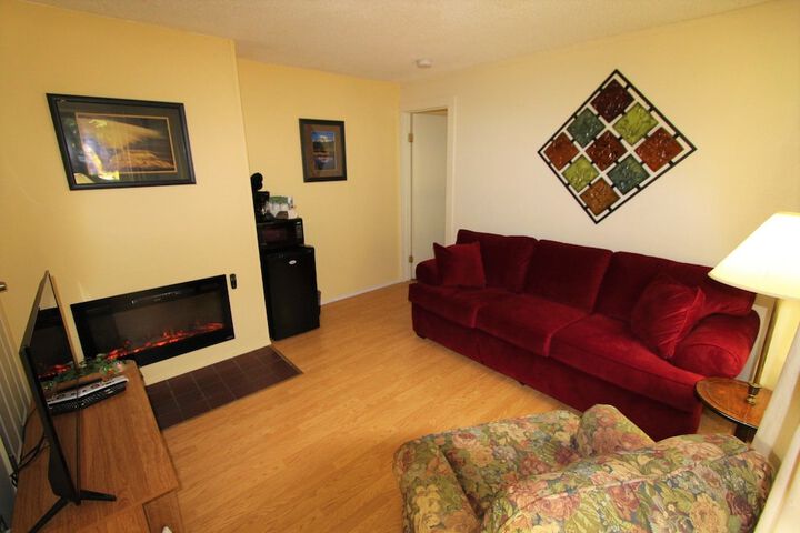 Alexanders Lodge