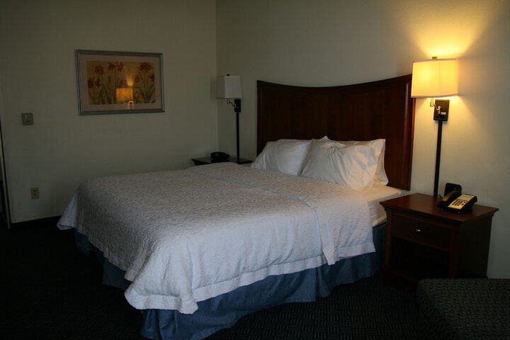 Room 27 of 94