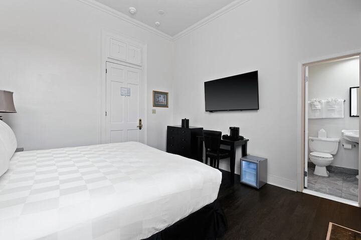 Room 7 of 38