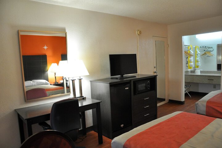 Room 21 of 35
