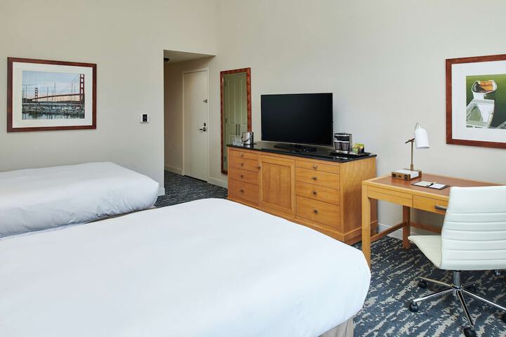 Room 53 of 110
