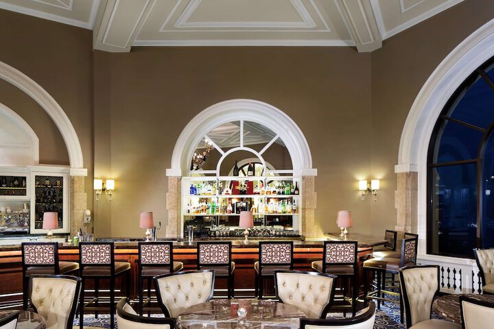 Lounge 195 of 215