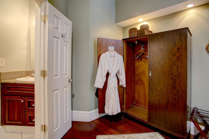 Room 51 of 61