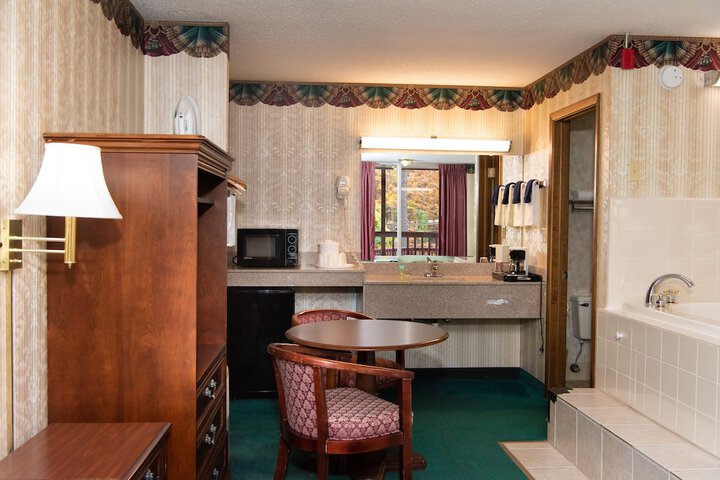 Room 17 of 34