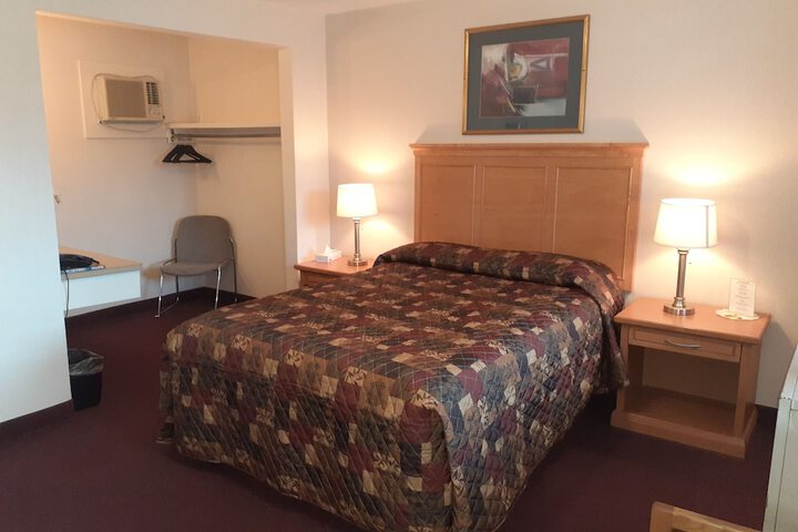 Room 16 of 28