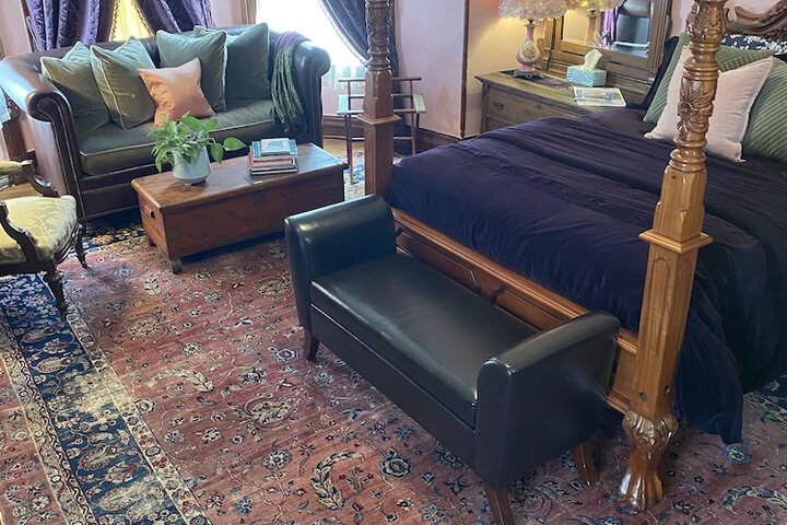 Vineyard Mansion & Carriage House Bed & Breakfast