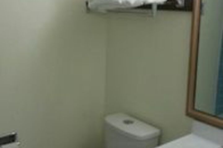 Riverwalk Inn & Suites