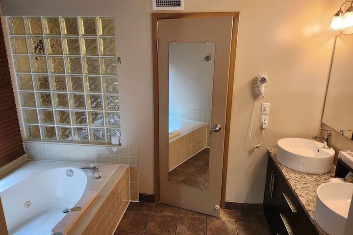Waterton Lakes Lodge Resort