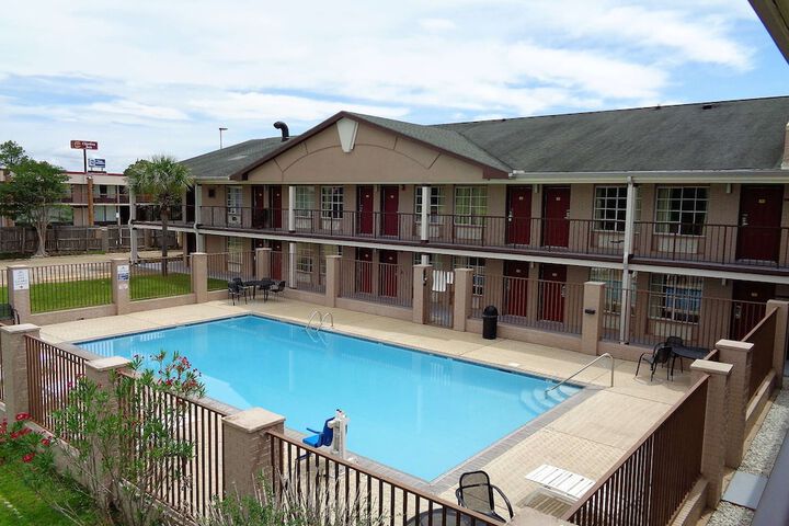 Pool 4 of 54