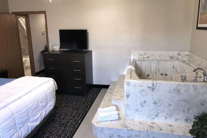 Days Inn by Wyndham Grove