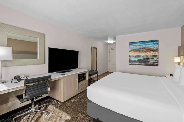 Room 30 of 39