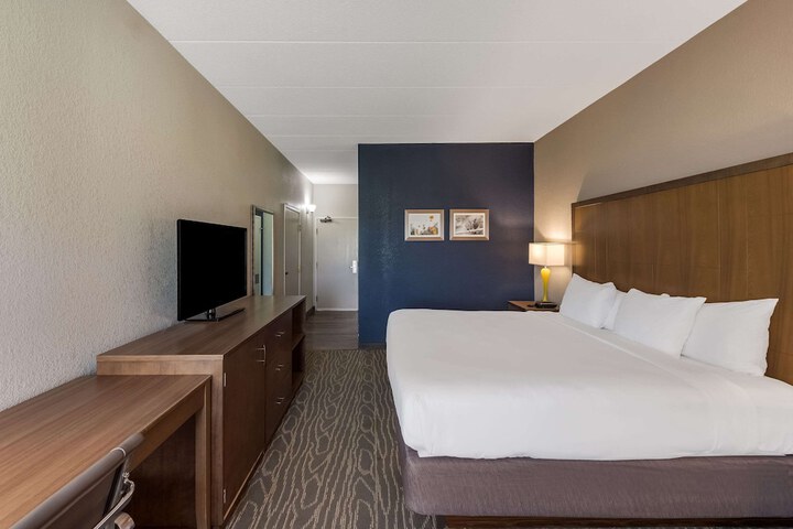 Comfort Inn & Suites Tipp City Dayton North I-75