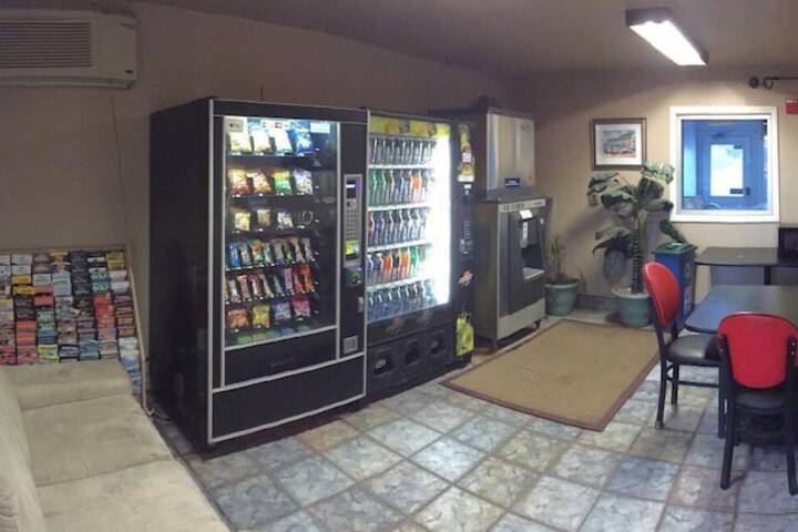 Hilltop Inn & Suites