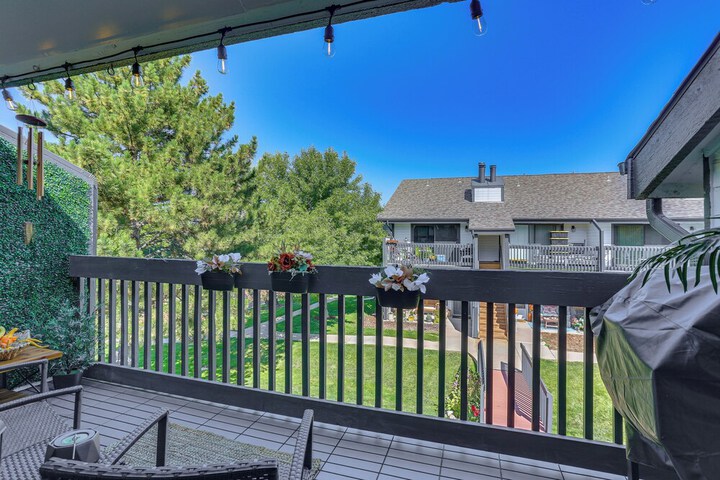 1 Mi to Dtwn: Condo w / Pool Access in Castle Rock