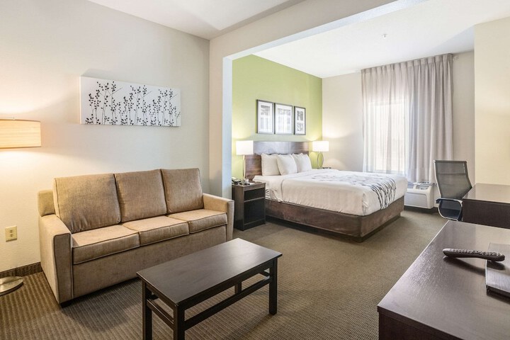 Room 14 of 28