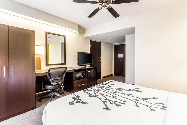 Room 16 of 39